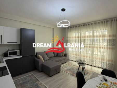 Shitet super apartament 2+1+2+post parkimi i perfshire ne Rrugen e Durresit prane Colosseo