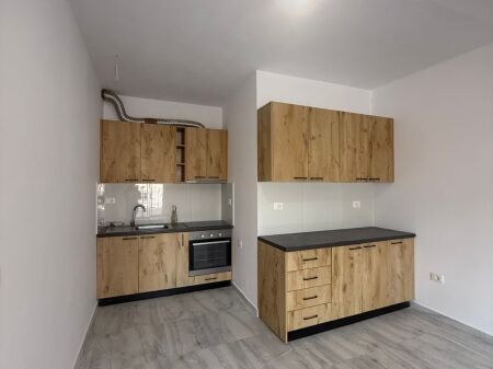 Apartament 2+1 per qera Bosh ne Yzberisht !