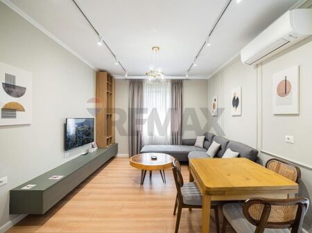 Apartament 2+1 + Ballkon për shitje , Pazari i Ri