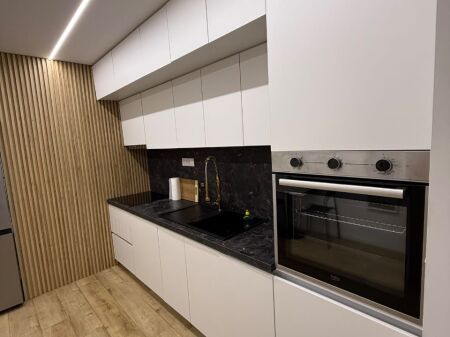 🏢Rruga e Kavajes,prane Pado Bar jepet me qera garsoniere 40m2,e mobiluar 55,000LEKE   