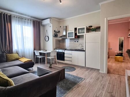 🏢 Shitet apartament 1+1 prane Kompleksi Delijorgji