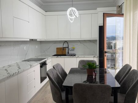 Qera | Shtëpi private 2 + 1 | Sauk | 600 €/muaj.