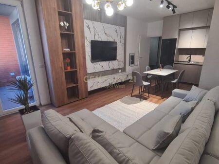 Pranë Ambasadës Amerikane, apartament 1+1 me qira