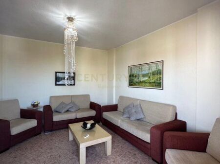 Apartament 2+1+2 Me Qira te Tregu fruta perimeve, Durrës - 450€ | 138 m²