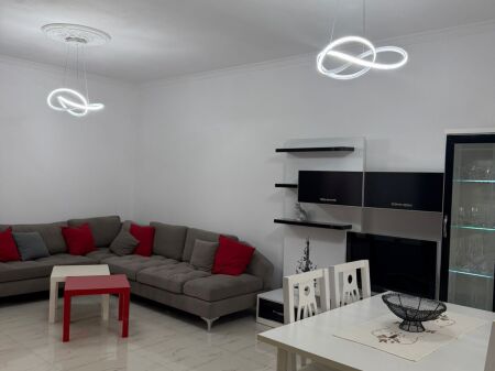 Qera | Shtëpi private 2 + 1 | Sauk | 500 €/muaj