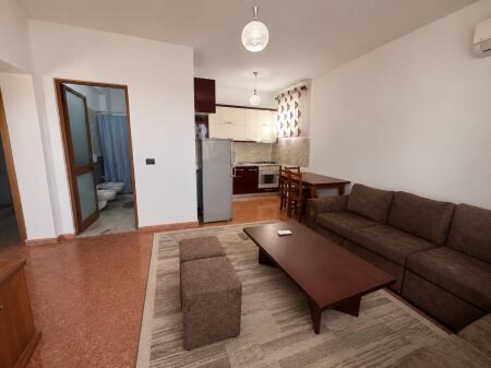 Selvia, jepet me qera apartament 1+1.