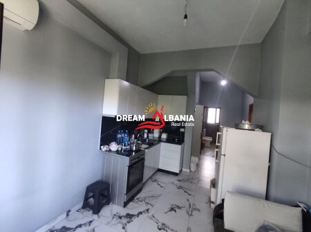Shitet Apartament 1+1 ne Rrugen e Dibres prane Medresese (ID 4119479)
