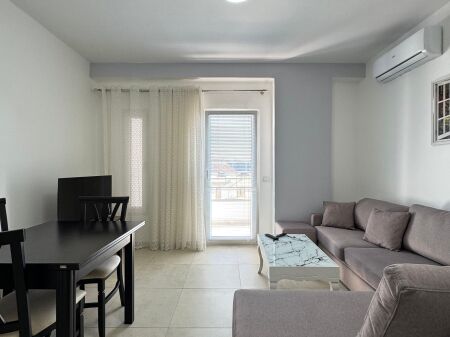 🏡 Jepet me Qera Apartament 1+1 prane Tregut Industrial