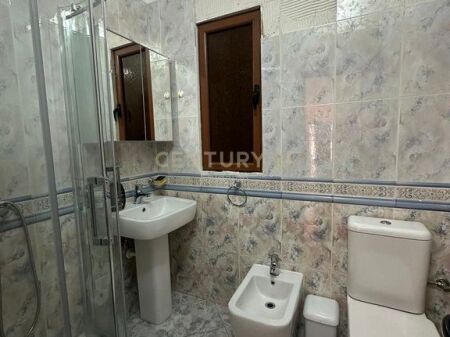 Apartament 2+1+2 Me Qira te Tregu fruta perimeve, Durrës - 450€ | 138 m²