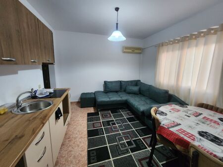 🏡 Jepet me qera apartament 1+1 totalisht i mobiluar tek Hotel Florida, Plazh