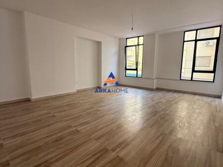 LOCALE IN AFFITTO 82.3M2 "VICINO DONIKA CENTER, PASTICCERIA FLORA" 1400 EURO
