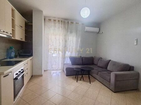 Apartament 1+1 Per Qira ne Xhamllik 450 € /Muaj