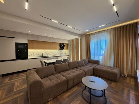 Appartamento 2+1 in affitto presso Garden Buliding Residence a 21 Dhjetori.