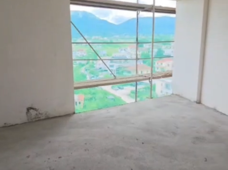 Apartament 1+1 per shitje ne Ali demi !