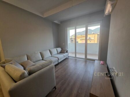 APARTAMENT 2+1 ME QIRA – SHKOLLA E BASHKUAR 570 € /Muaj