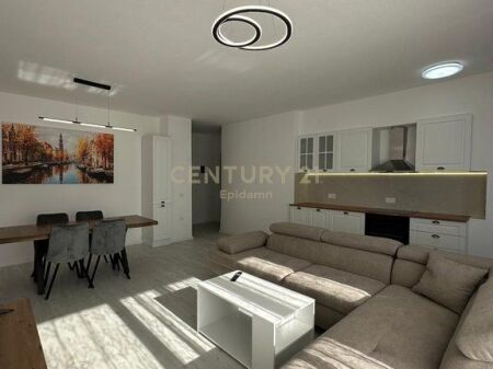 Apartament 3+1+2 për qira pranë Tregut Industrial Durres 800 € /Muaj
