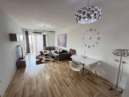 🏡 Jepet me qira apartament 1+1 në Don Bosko  📍 Përballë Vizion Plus 🏢 Kati i 9-të, me 2 ashensorë 🛋️ Apartament 1+1 💶 Çmimi: 600 €/muaj