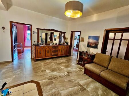 Shitet Apartament 4+1+2 në Myslym Shyr