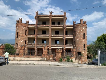 Business premises 3km away from the airport