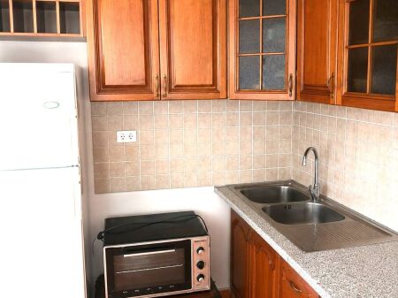 JEPET ME QERA APARTAMENT 2+1 TEK RRUGA BARDHYL, 450 EURO