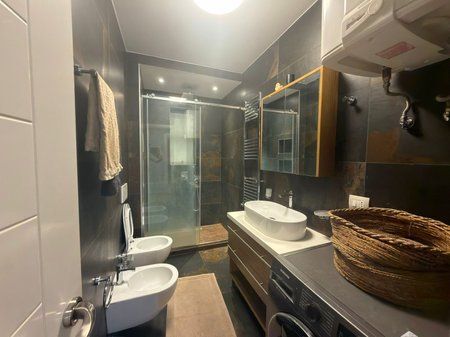 Ali Dem, Japim me qira apartament 2+1