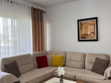 Jepet me qira 2+1+1 ISH FUSHA E AVIACIONIT 650€
