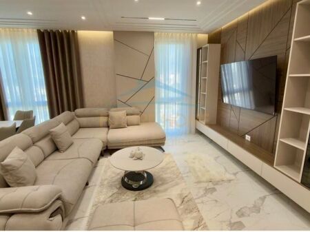 Qera, Apartament 2+ 1+ 2 + Post Parkimi , Jordan Misja , Tirane .