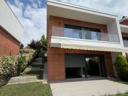 Shitet Vilë Moderne 3-katëshe, Olive Grove Residence, Mullet