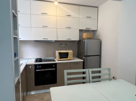 Qera Apartament 3+1, Rruga Fortuzi,Tiranë