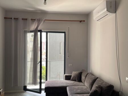 Jepet me qera apartament 1+1 kati 4 te rethi Astir
