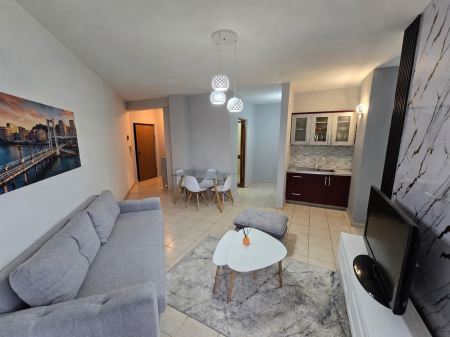 Apartament me qira 1+1 Plazh Hekurudha