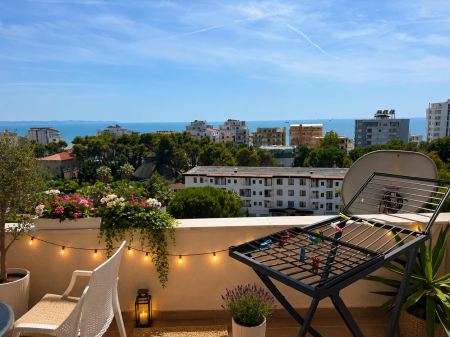 APARTAMENT 1+1 ME PAMJE TË MREKULLUESHME NGA DETI NË PLAZHIN E DURRËSIT!