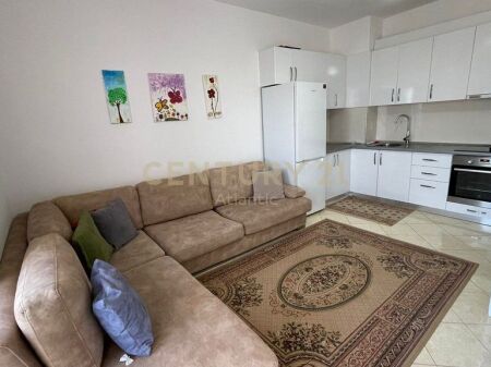 JEPET APARTAMENT 1+1 ME QIRA NE PLAZH RROTA KUQE !