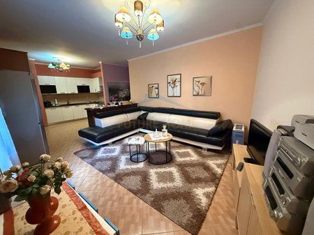 Shitet, Apartament 2+1+2, Shkozë
