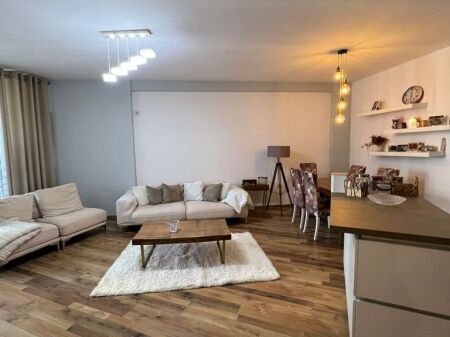 Appartamento 1+1 / 4° piano, arredamento nuovo e moderno.