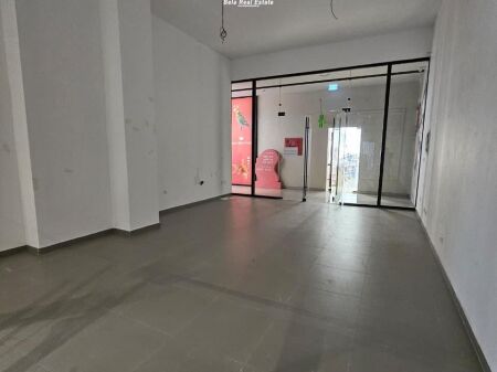 Zyre Me Qera Tek Kompleksi Garden Building (ID BZ2984) Tirane