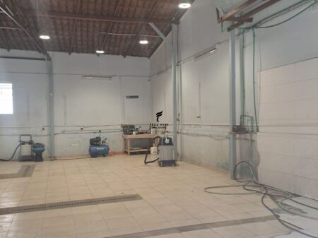 WAREHOUSES FOR RENT 200 M2 PAZARI RI 200,000 LEKE FH-77388