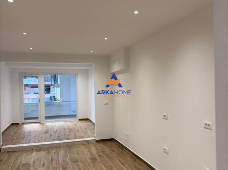 SHITEN AMBIENTE 60M2 DHE 40M2 "TEK GJYKATA E SHKALLES SE PARE, PERBALLE ME SHERBIMIN E PROVES" 260.000 EURO