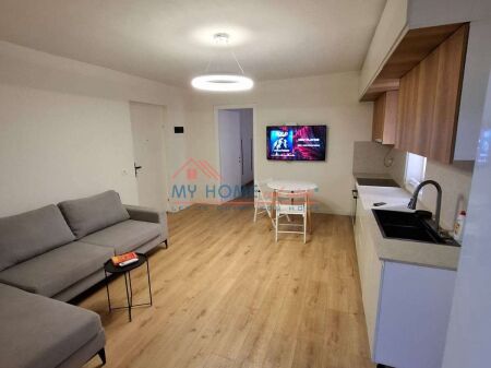 Apartament 2+1 me qera Rruga e Barrikadave ne Tirane