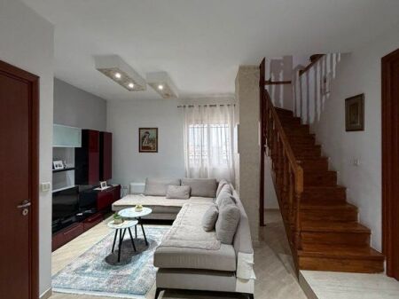 Shitet, Apartament-Duplex, Fresk, Tirane.
