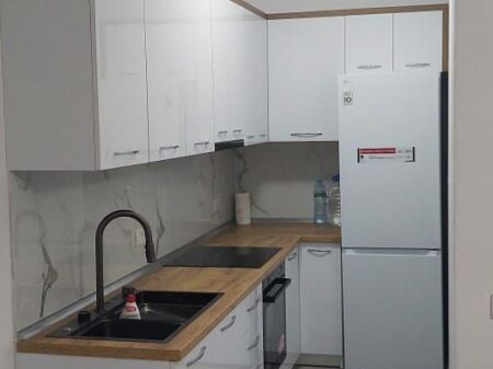 🏡 FOR RENT 1+1 APARTMENT + PARKING SPACE – 📍COMPLEX E88, LAPRAKË