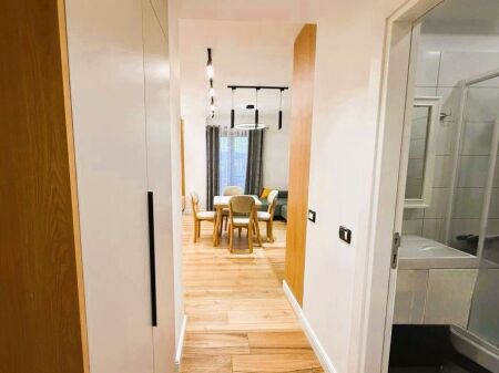 🏡 Apartament 1+1 me Qira – Qendër, Rruga e Kavajës
