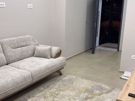 Apartament 1+1 per qira prane Vasil Shantos