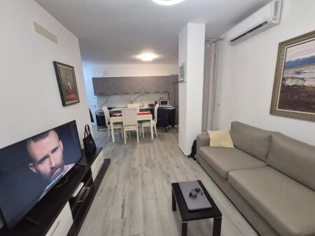 APARTAMENT ME QERA 1+1+P TE RRUGA FERIT XHAJKO