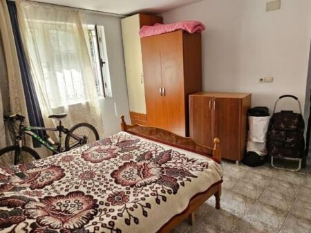 Apartament 1+1 per qera Komuna e Parisit !