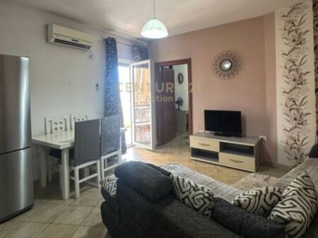 Shitet Apartament 1+1 me Verandë