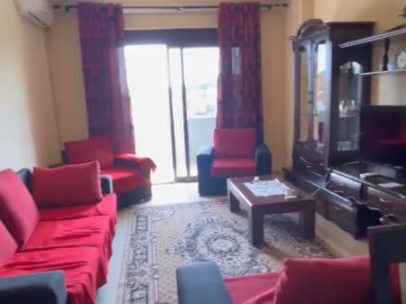 Tirane, jepet me qera apartament 2+1+2 Kati 8, 450 € astir