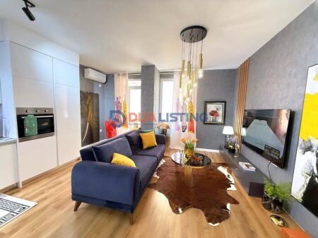Japim me qira Apartament 1+1 ne zonen e 21 Dhjetorit.