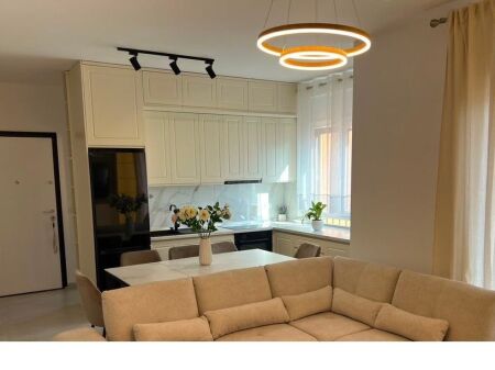 QERA apartament 2+1+2 prane Shkolles se Kuqe!