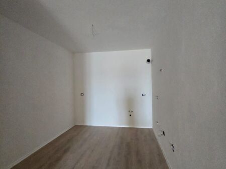 Apartament 2+1 per shitje tek Fusha e Aviacionit